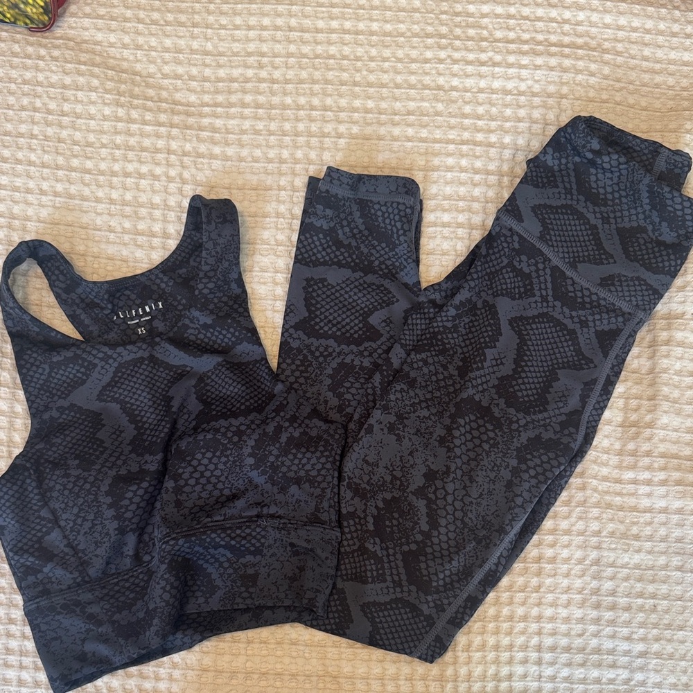 Stylish Black Snake Print Leggings and sports bra set
